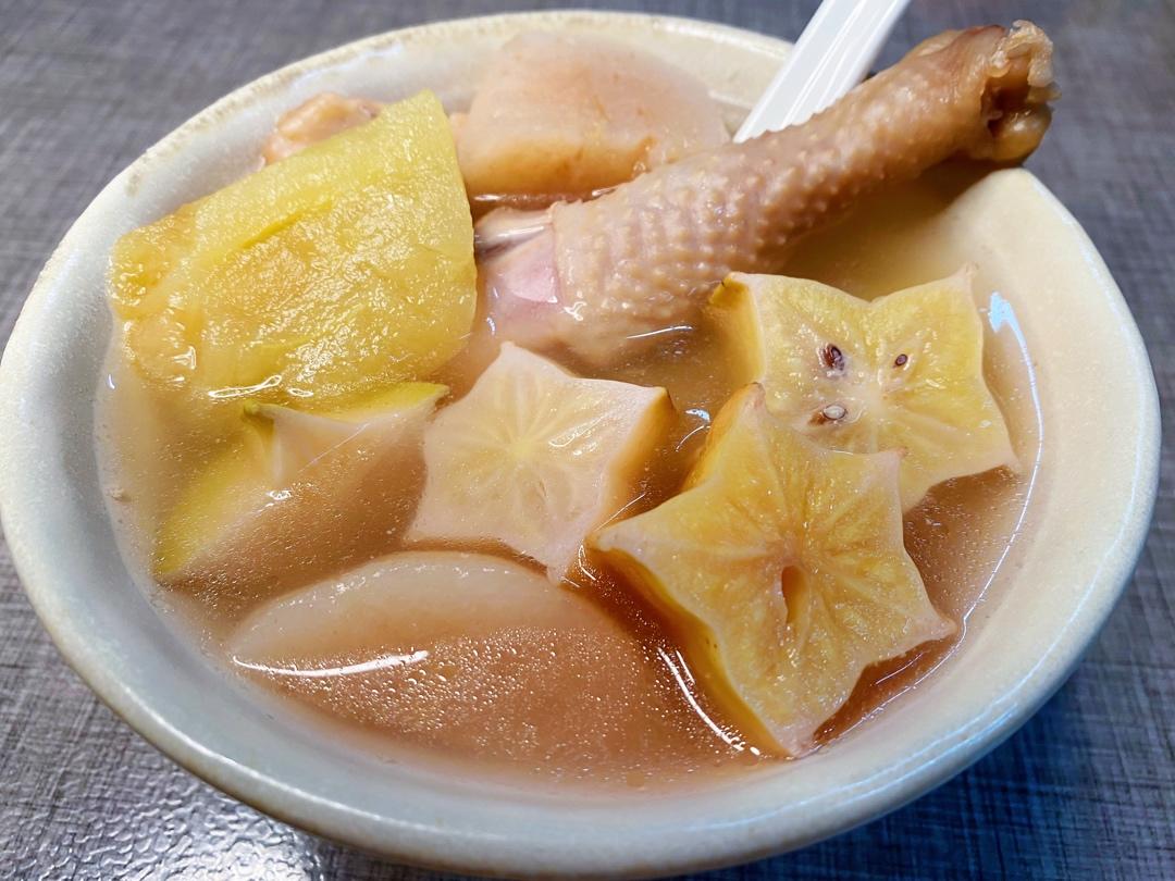 雨画青梅做的雪梨杨桃瘦肉汤