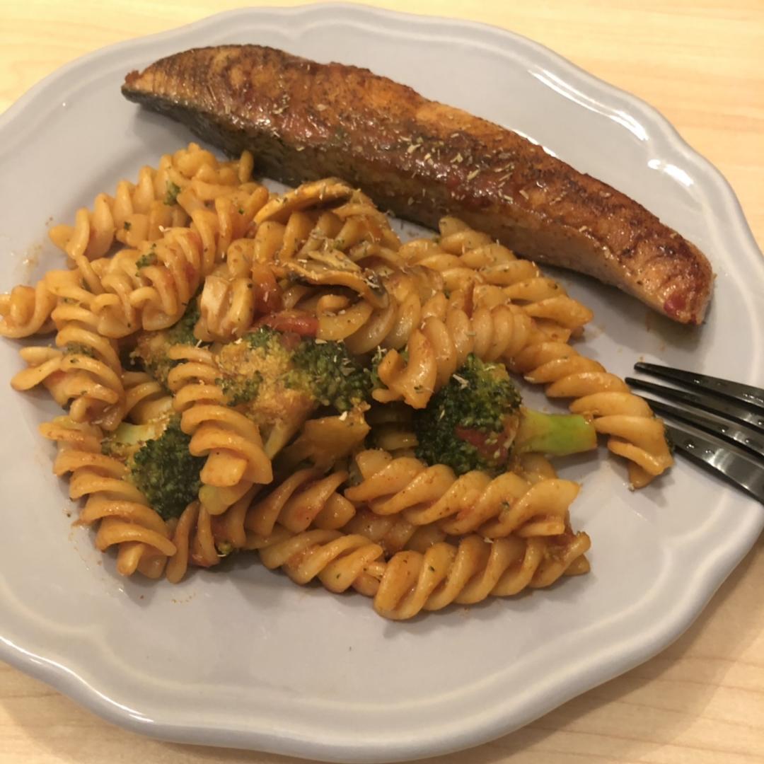 蒜烤三文鱼+奶油意大利粉