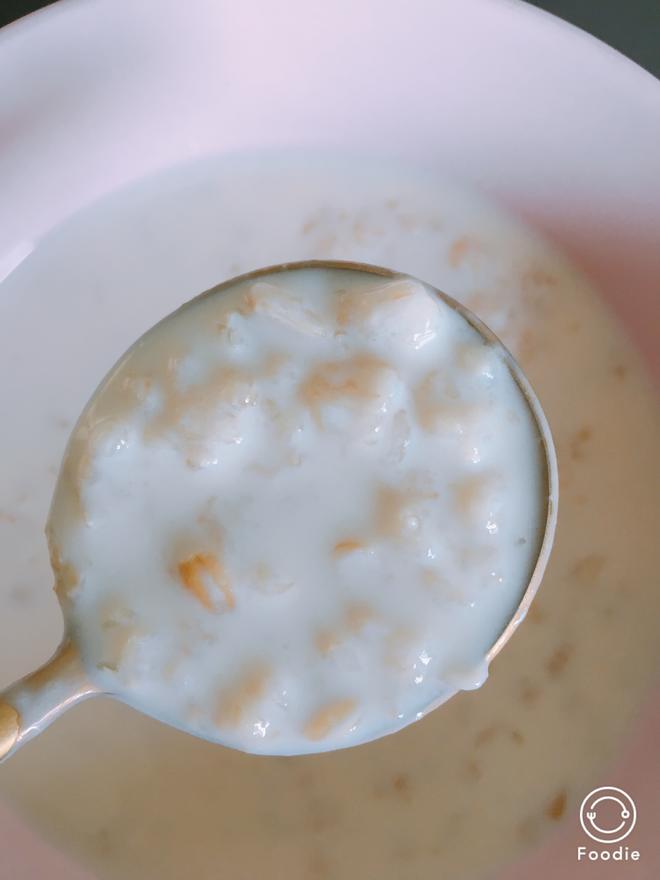晶莹剔透又有颗粒感的牛奶燕麦粥的做法