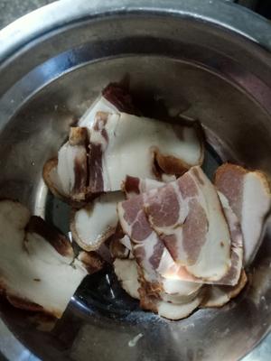 香煎腊肉粑耙的做法 步骤2