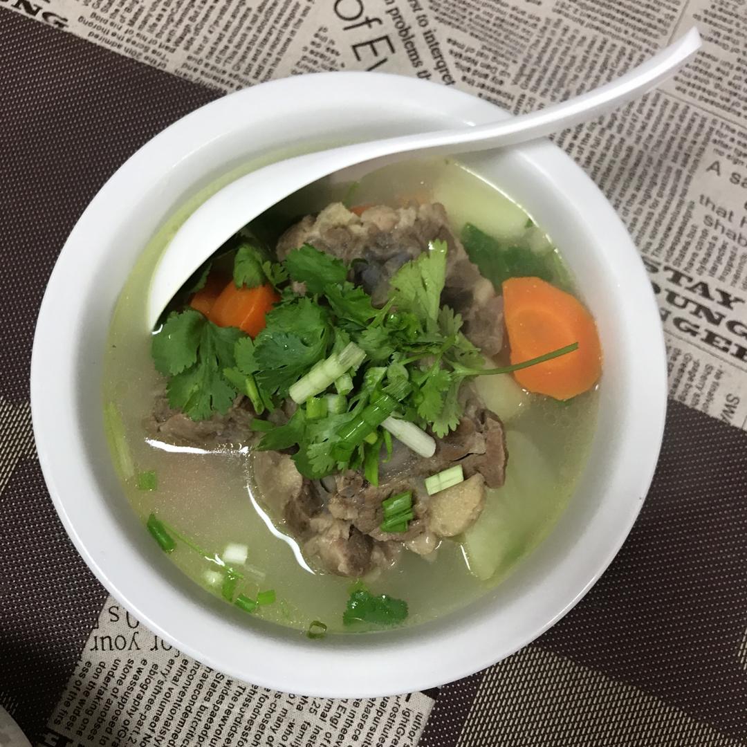 清炖牛尾汤