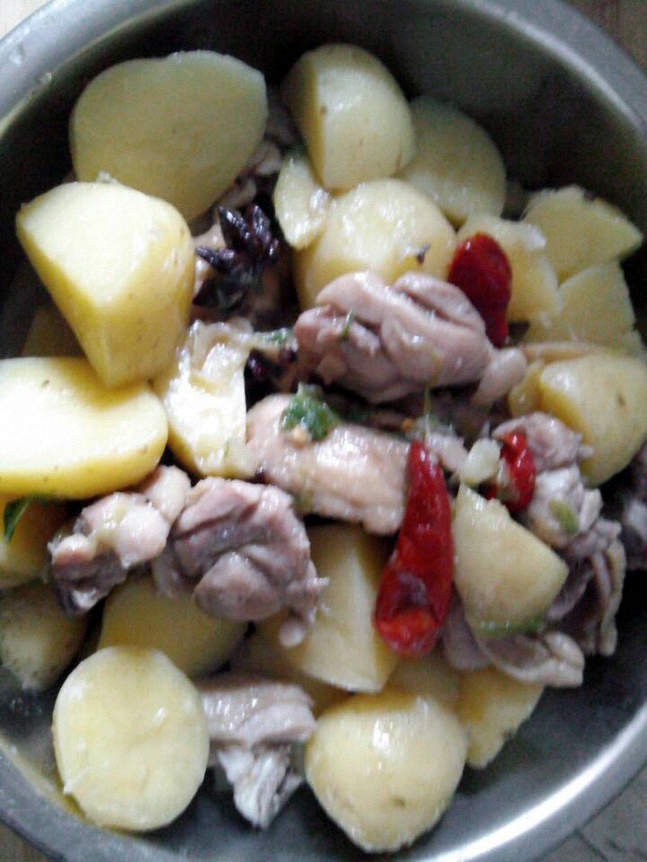 土豆炖鸡块