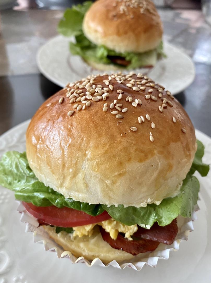 caroline阿文做的培根芝士蛋汉堡