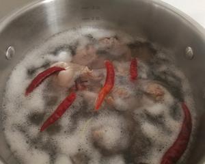 小米椒与鸡胗……的做法 步骤1