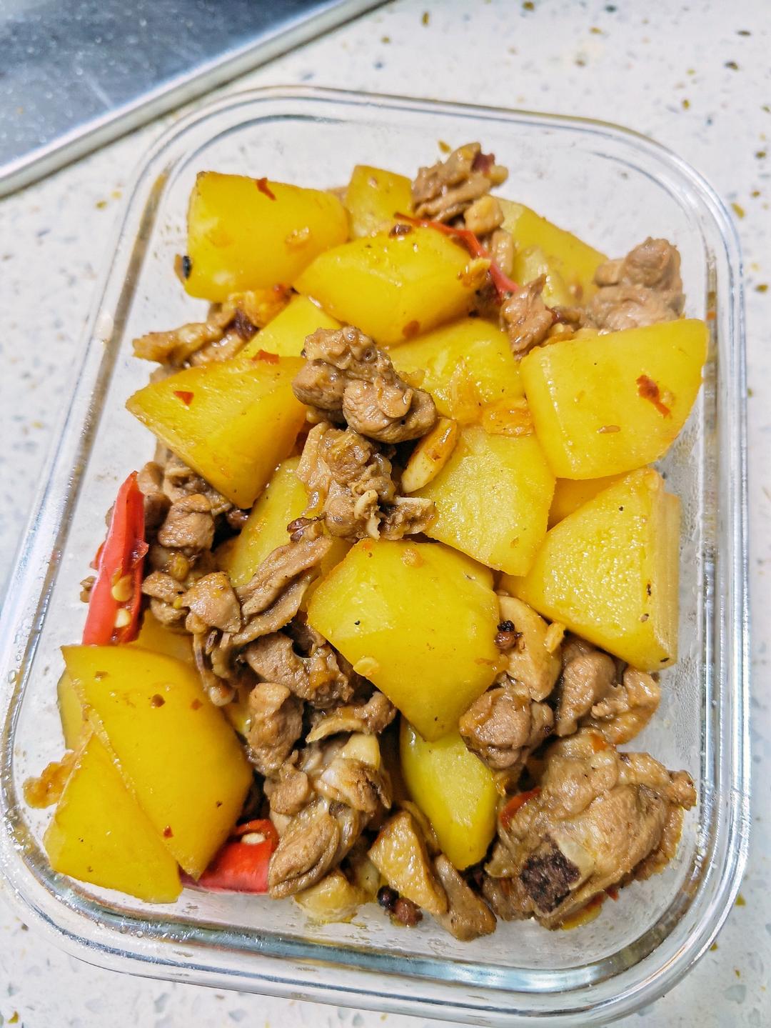土豆闷鸭