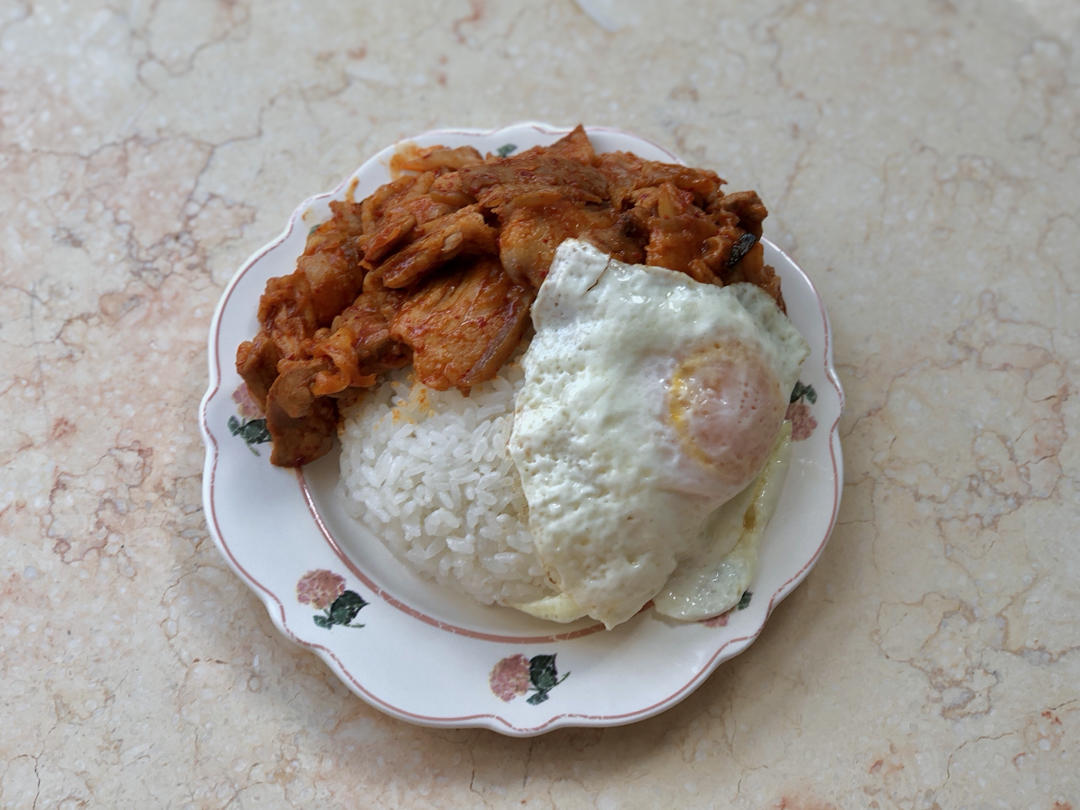 韩式五花肉泡菜盖饭