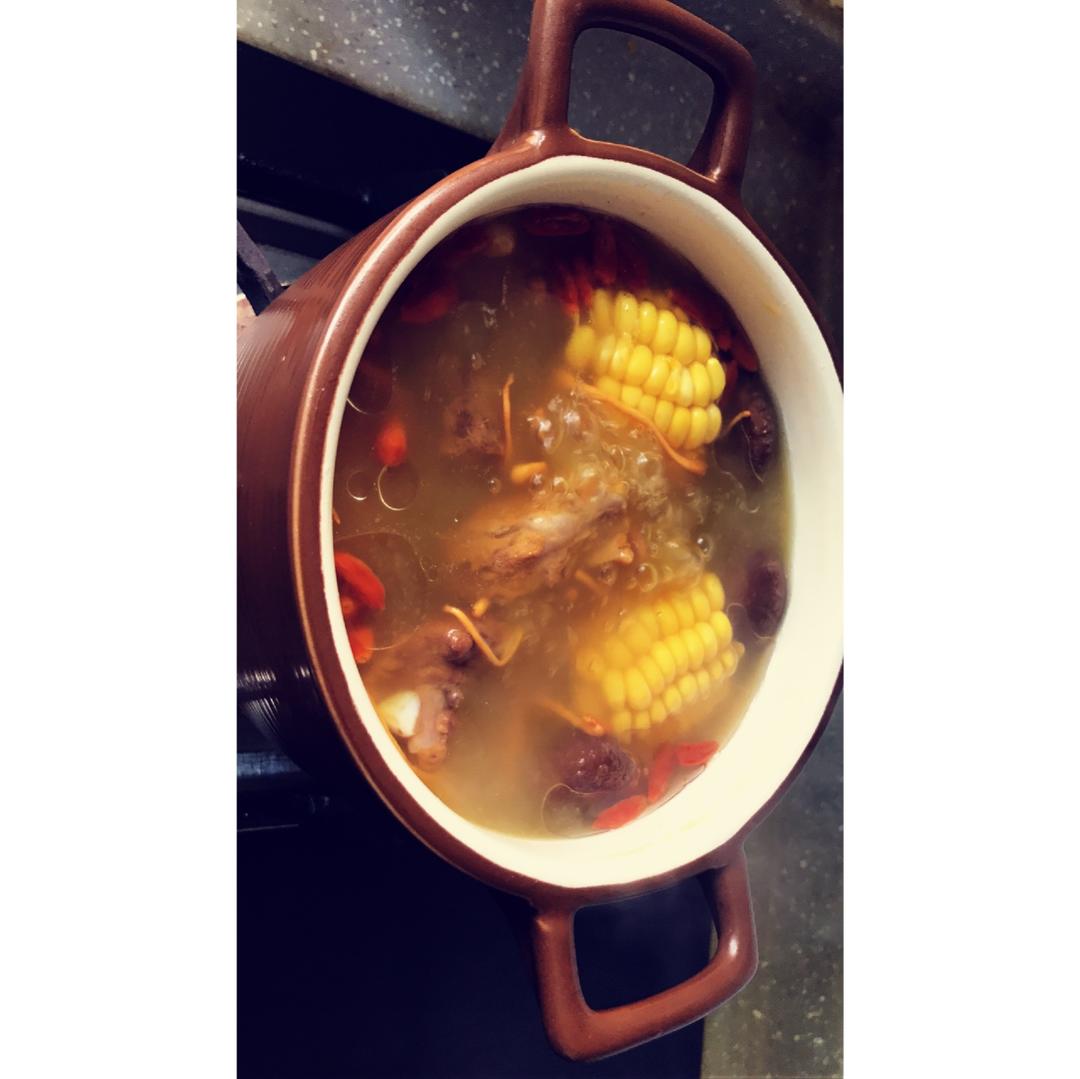虫草花玉米排骨汤