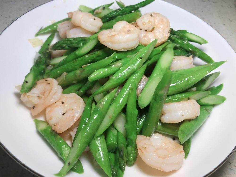 黑椒芦笋炒虾仁做法～没有黑椒也可以