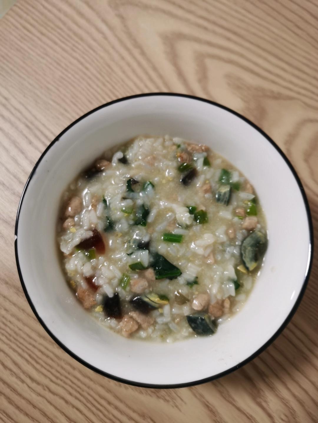 妈妈👩教我做的皮蛋瘦肉粥🥣简单快捷美味😋