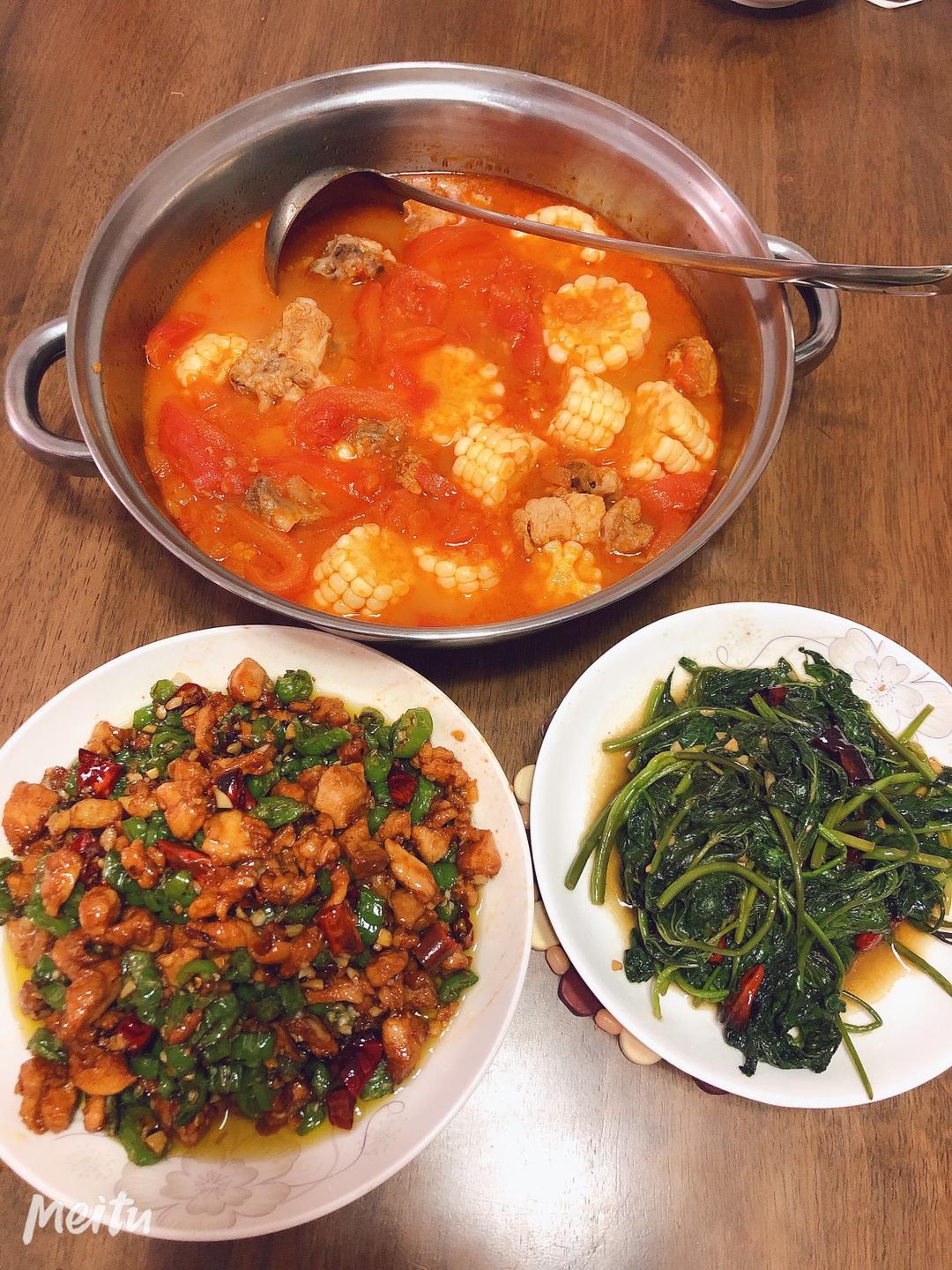 番茄土豆玉米排骨汤