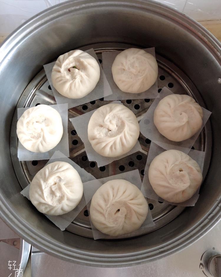 松软多汁的肉包子