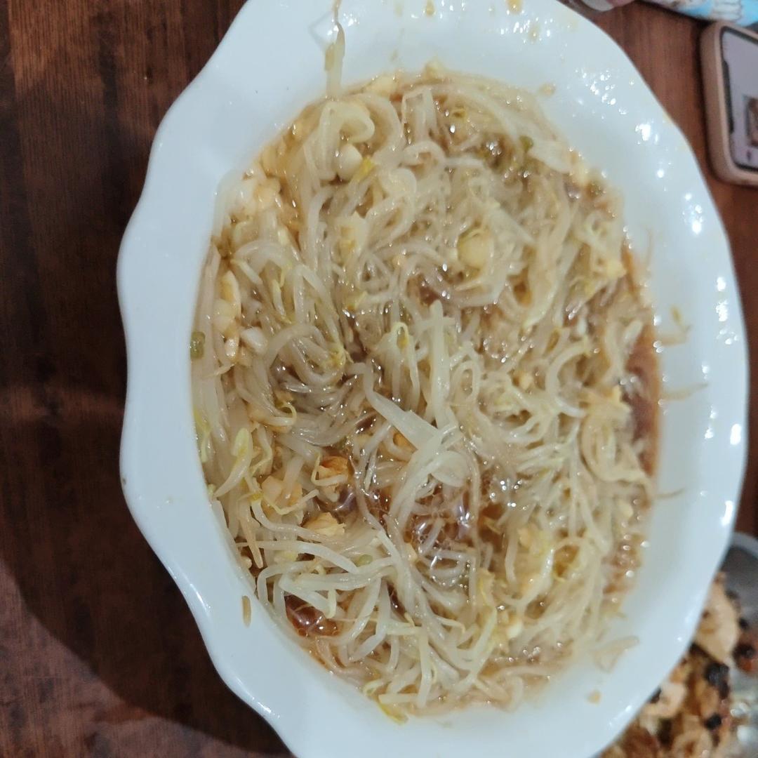 一上桌就会被哄抢光的，爽口凉拌菜豆芽粉丝