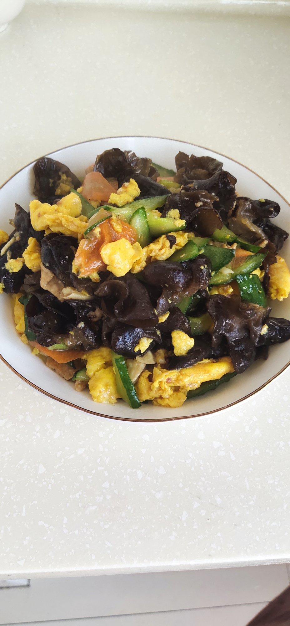 (^_^)★娟做的黑木耳青椒炒鸡蛋(营养又下饭)