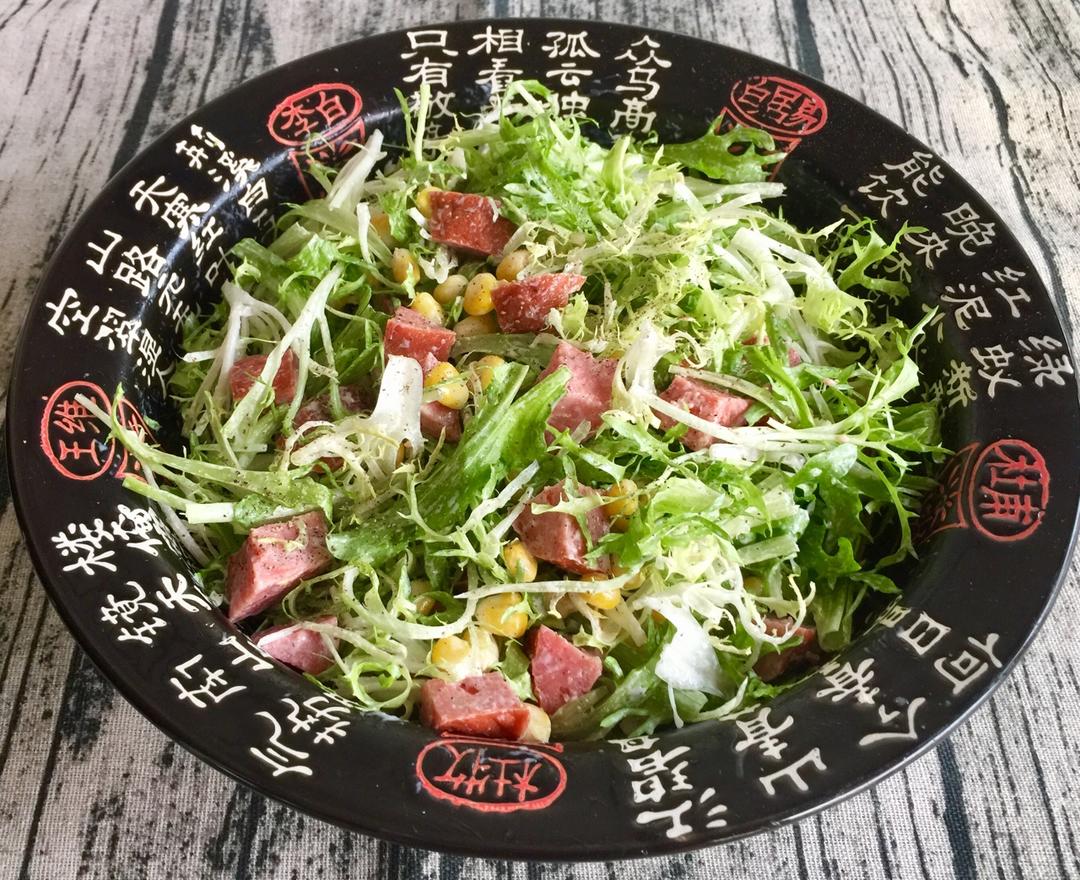 哈红肠苦苣沙拉