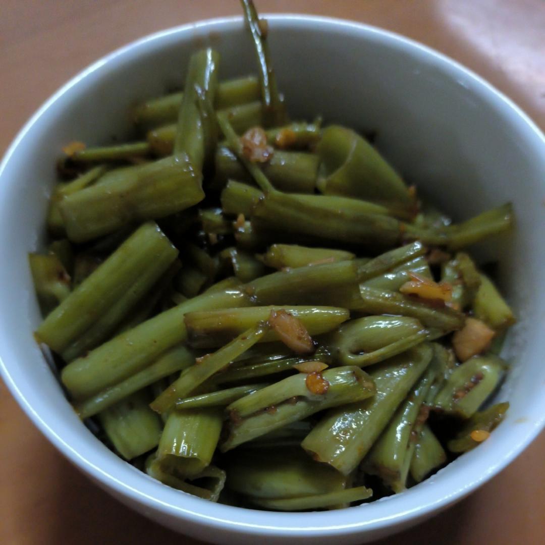 夏天连吃三大碗饭的秘密武器：酸辣空心菜梗