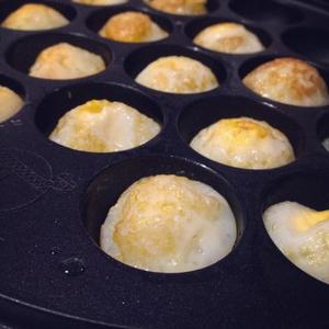 家庭版烤鹌鹑蛋（章鱼烧烤板）的做法 步骤3