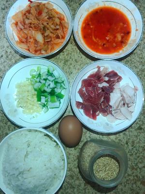 超级简单美味的泡菜炒饭（辣白菜炒饭）的做法 步骤1