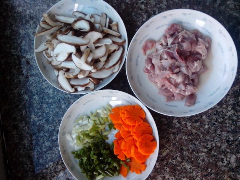 香茹小炒肉的做法 步骤1