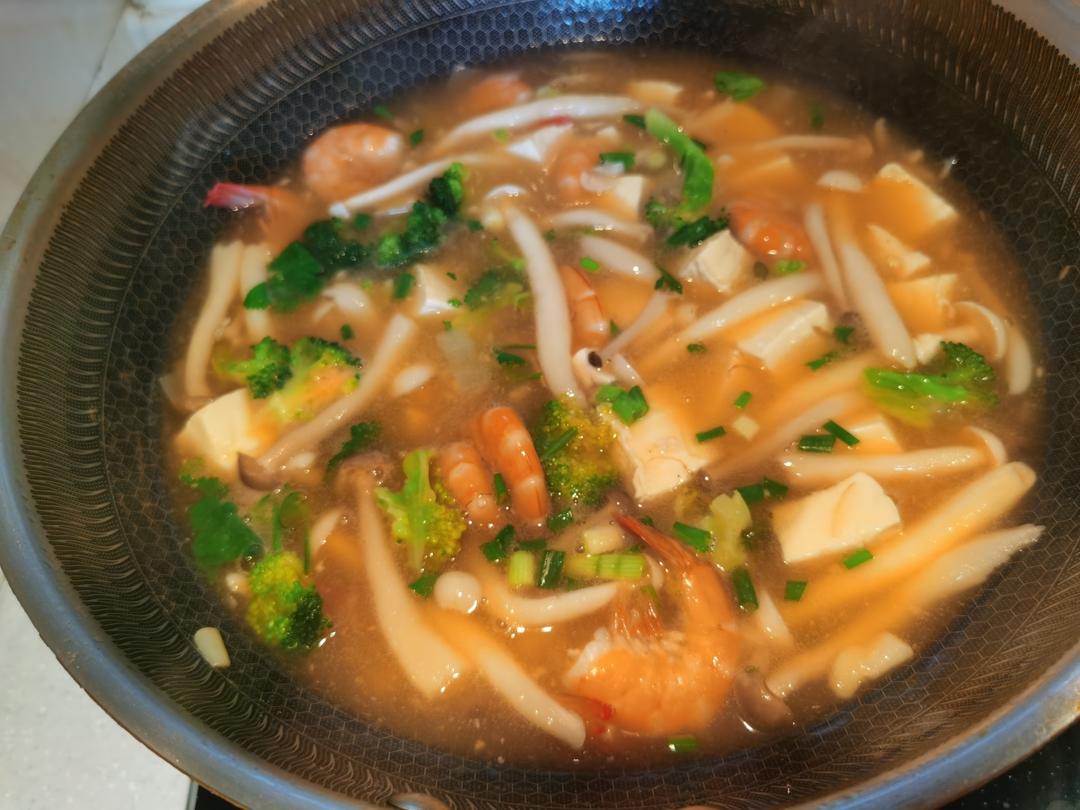 豆腐鲜虾菇菌汤