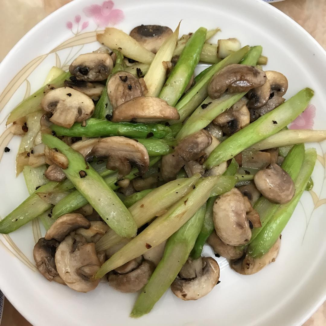 芦笋炒蘑菇