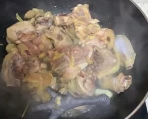超级懒人茶树菇烧鸡的做法 步骤3