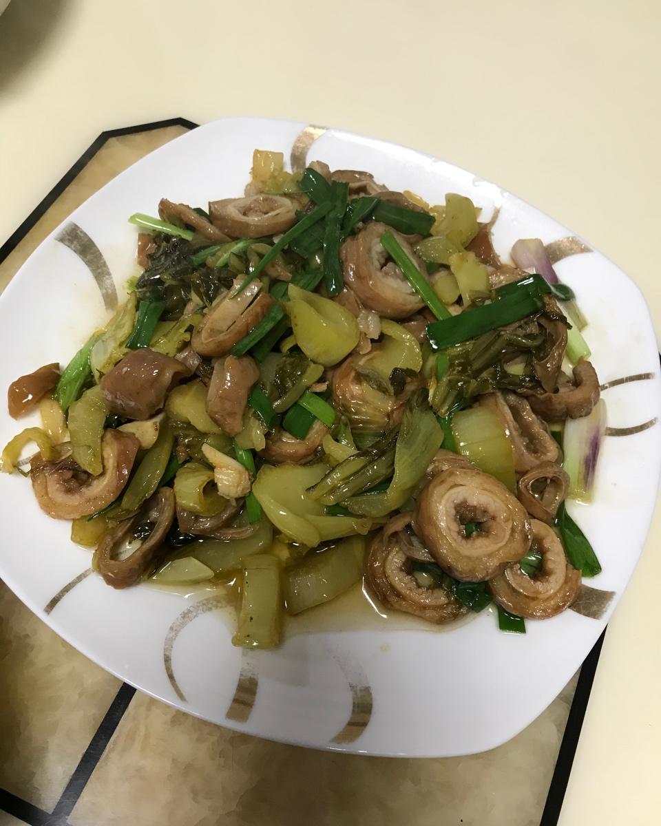 酸菜炒猪大肠猪肘