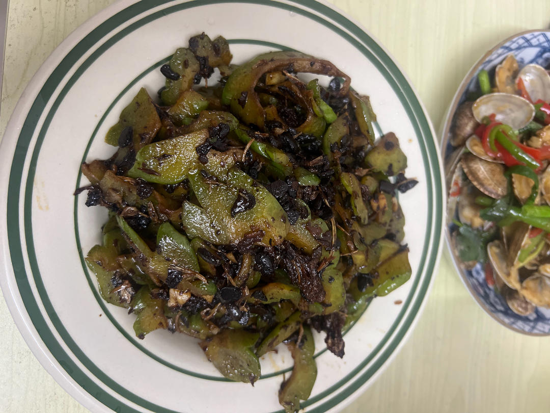 豆豉鲮鱼炒苦瓜