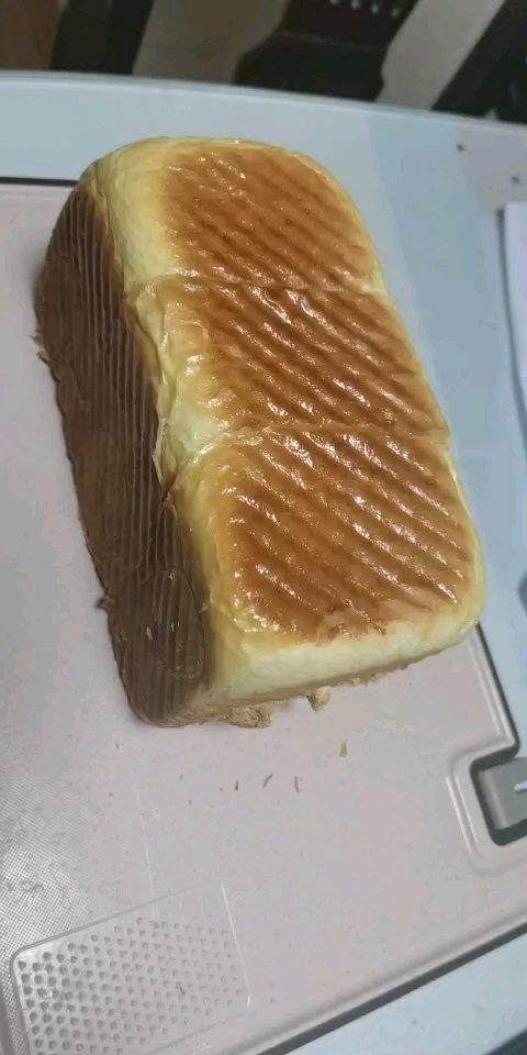 吐司方包，女儿说和来自台湾的爸爸糖一样好看好吃。零失败（是指我个人制作没有失败过）。