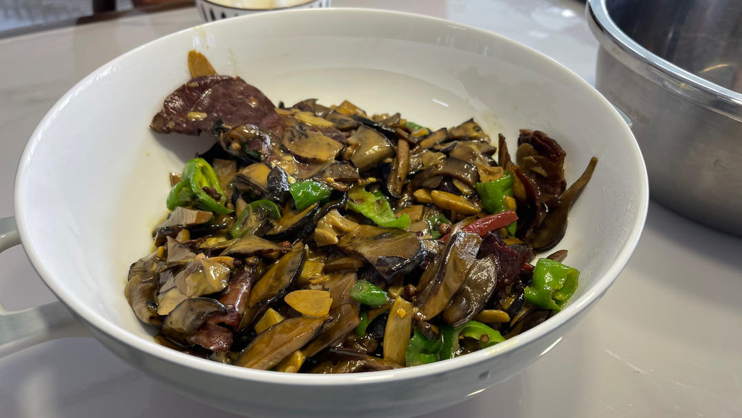炒野生菌（牛肝菌）