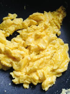 嫩滑西式炒蛋多士（黄油版VS无黄油版）的做法 步骤2