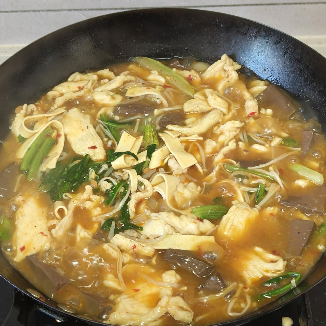 两个人一起炫饭啦！