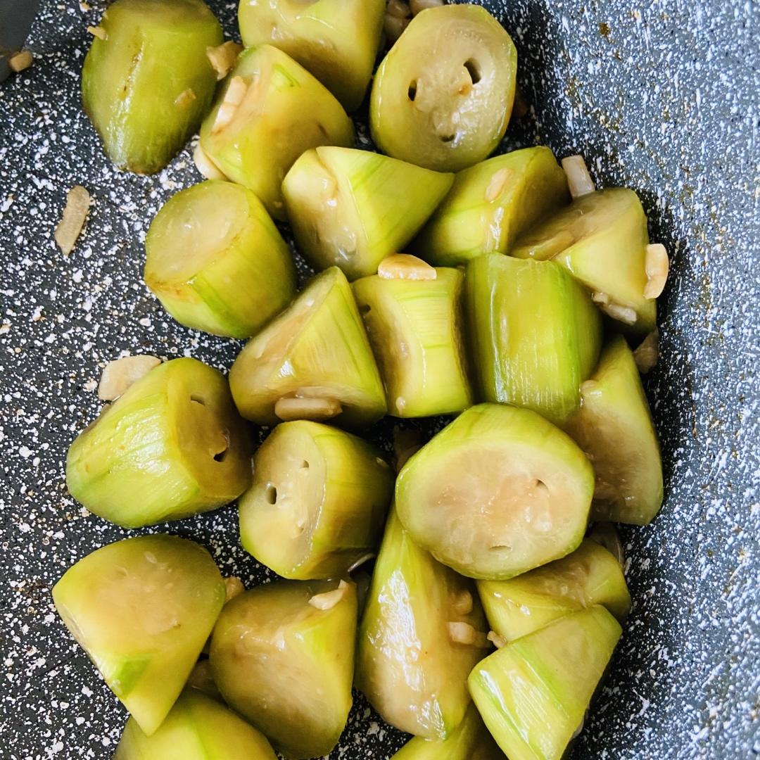 如何把丝瓜做得口味一点？不变黑,口味丝瓜学习一下~