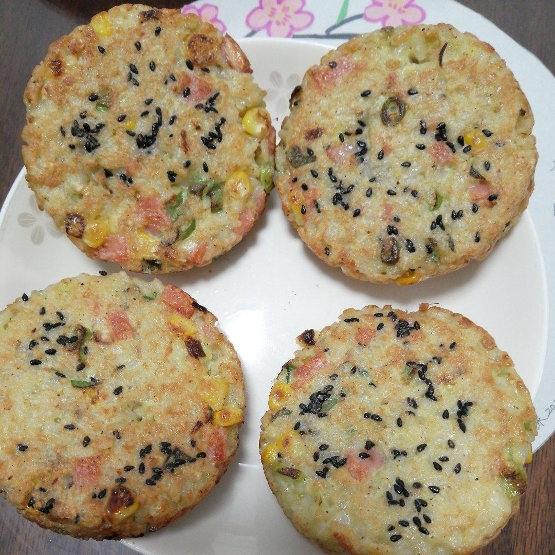 鸡蛋米汉堡😋消耗剩米饭