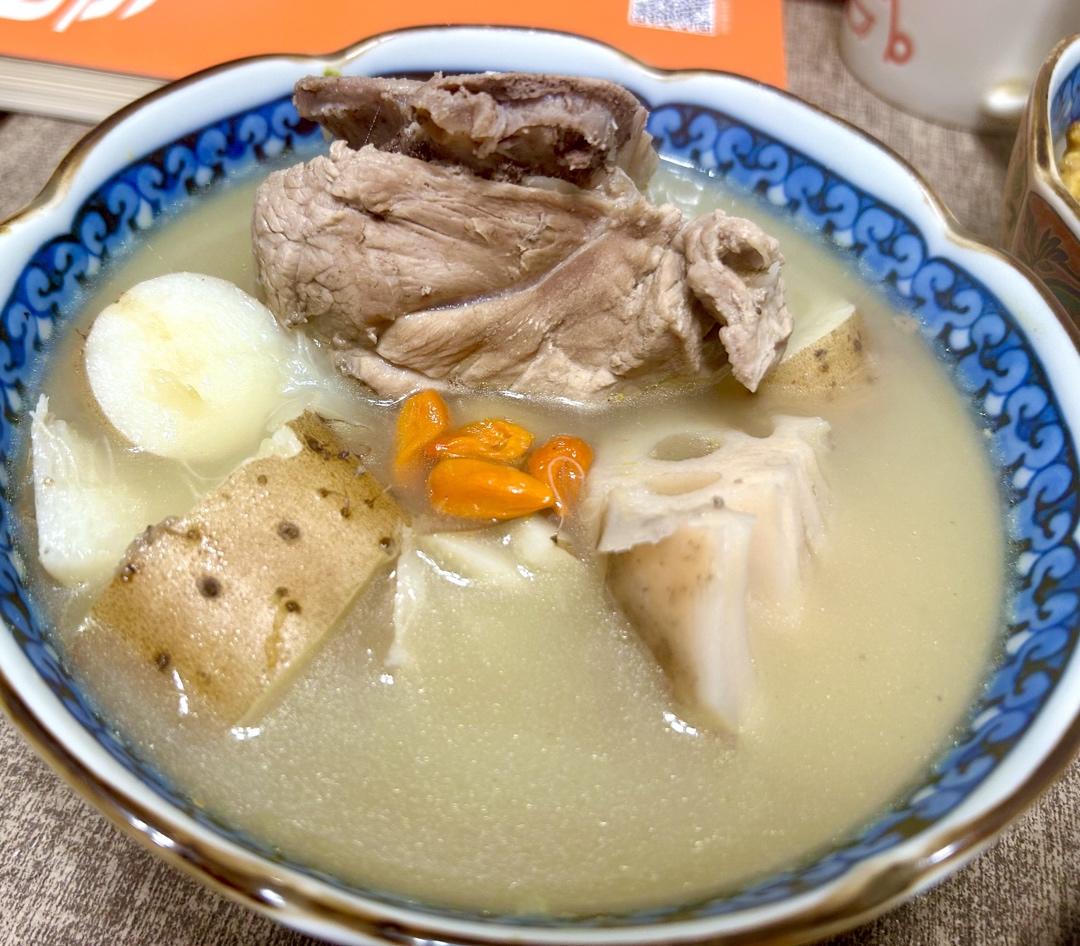 排骨莲藕山药煲汤