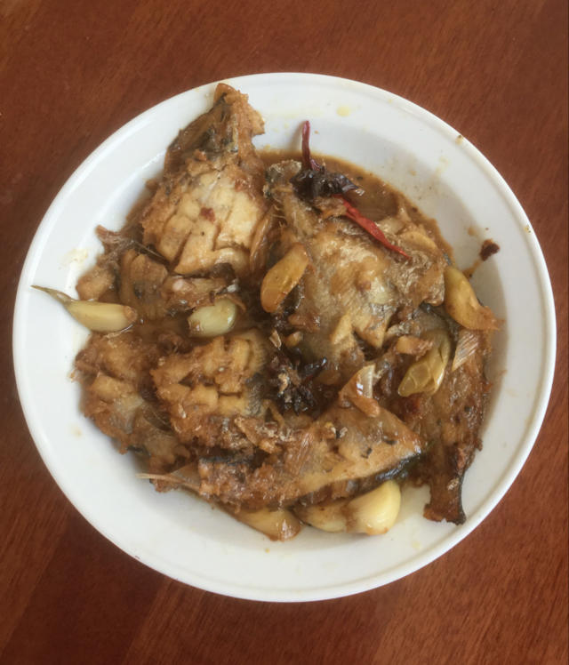 传统中式红烧平鱼