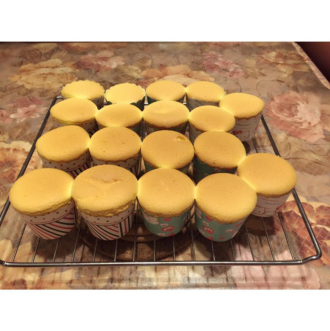 软绵绵戚风纸杯蛋糕