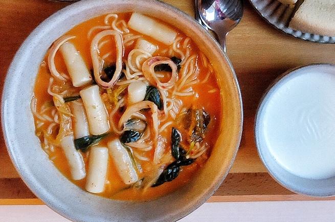 新鲜蔬菜下厨房做的韩式拉面年糕