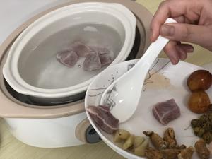 花旗参石斛炖瘦肉汤的做法 步骤4