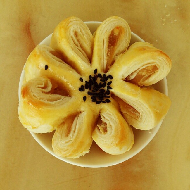 豆沙菊花酥