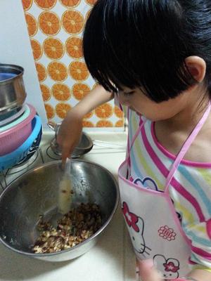 红枣核桃酥饼的做法 步骤3