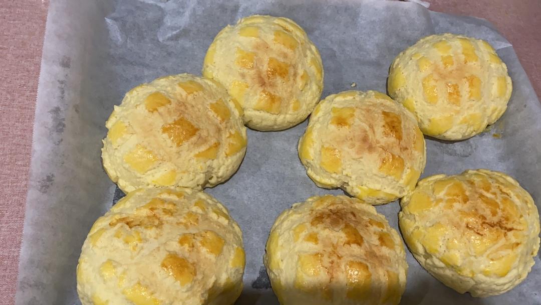 好吃到炸裂的港式菠萝包（附带制作酥皮的小视频）