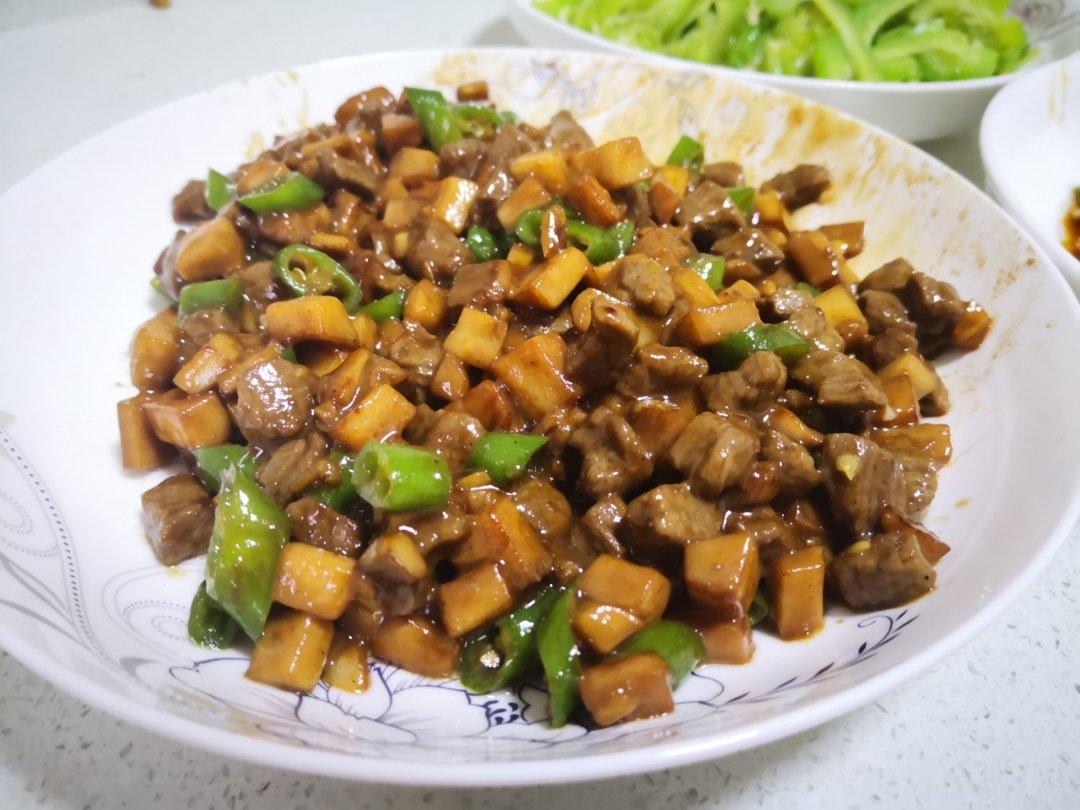 家常菜~杏鲍菇烧牛肉粒