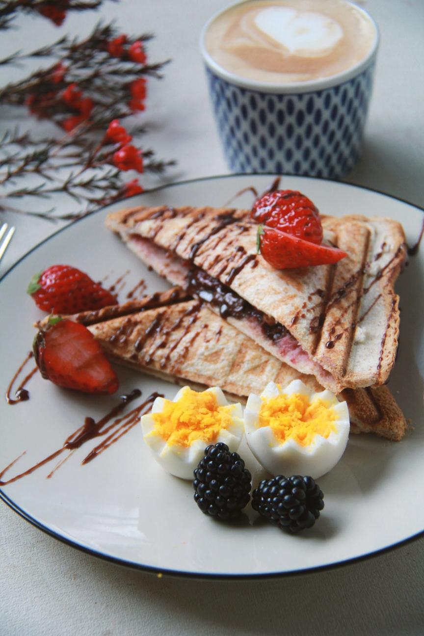 草莓巧克力奶酪热压三明治