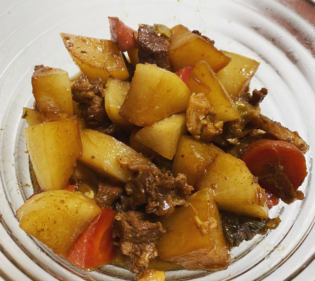 萝卜焖牛腩 （好吃得可以摆摊了）