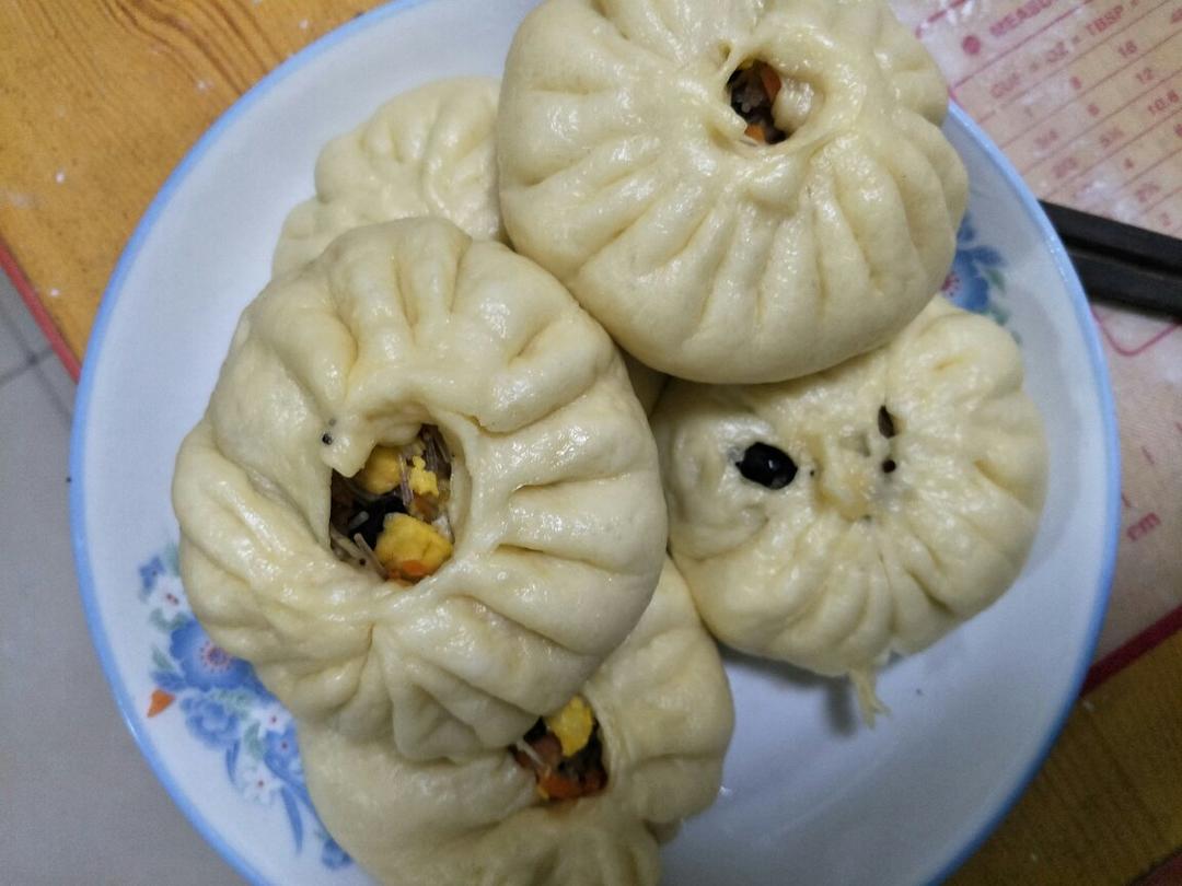 胡萝卜木耳鸡蛋素包子