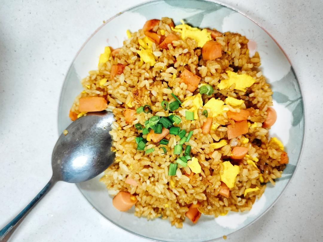 超级好吃的酱油火腿蛋炒饭！