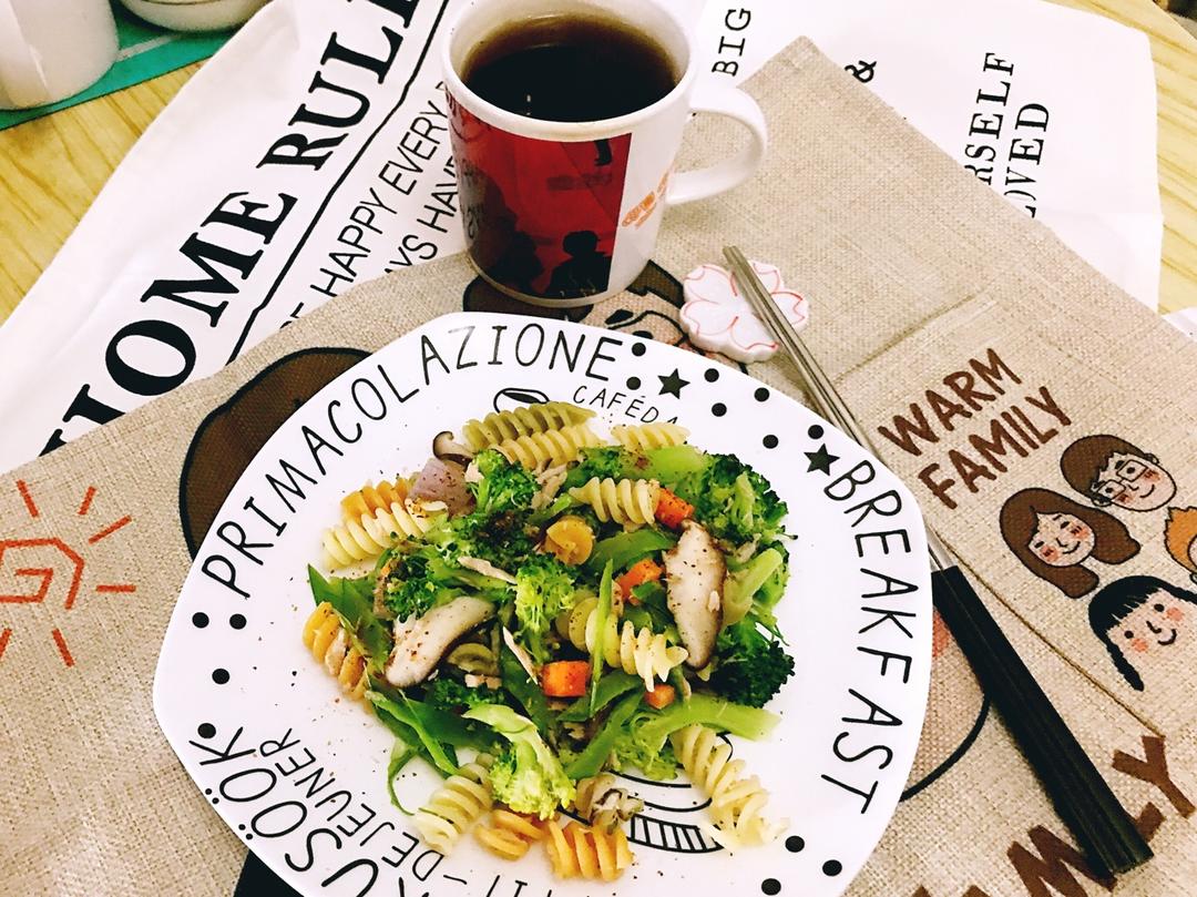 培根杂蔬炒螺旋粉