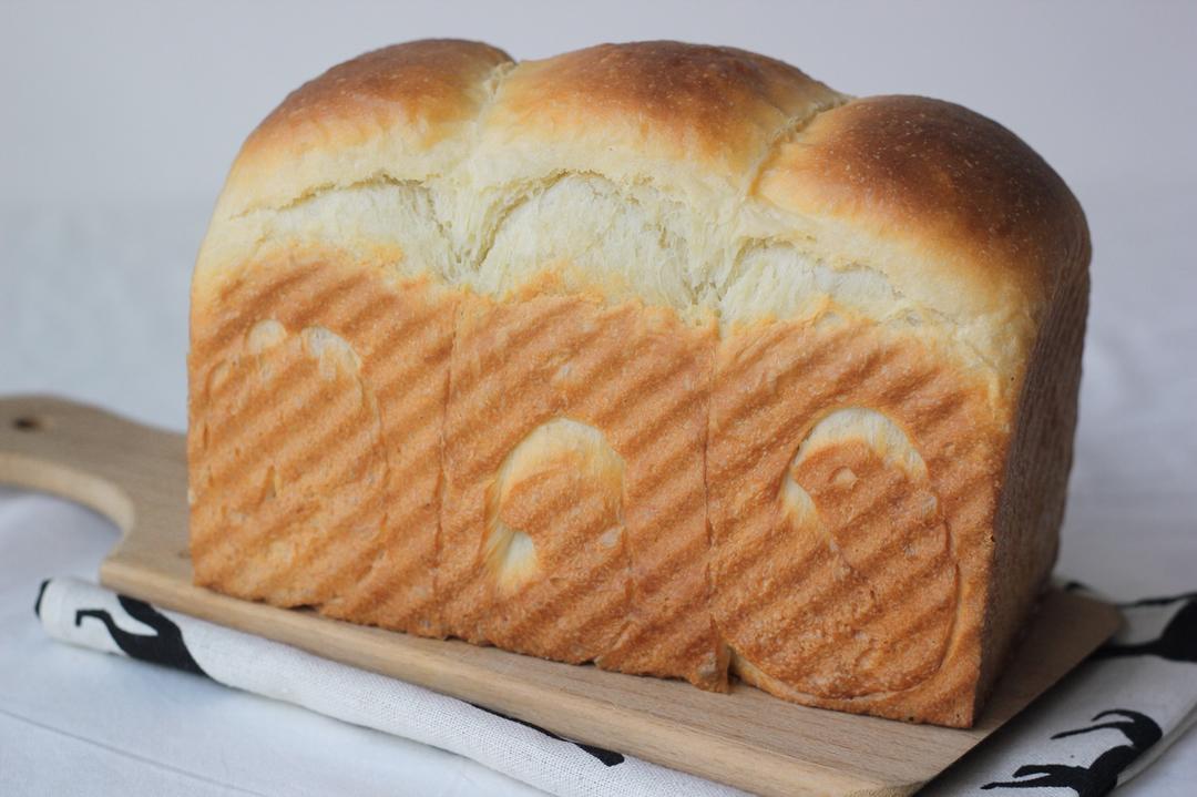 王传仁师傅的甜吐司 香甜的黄油味~是我的菜呀~