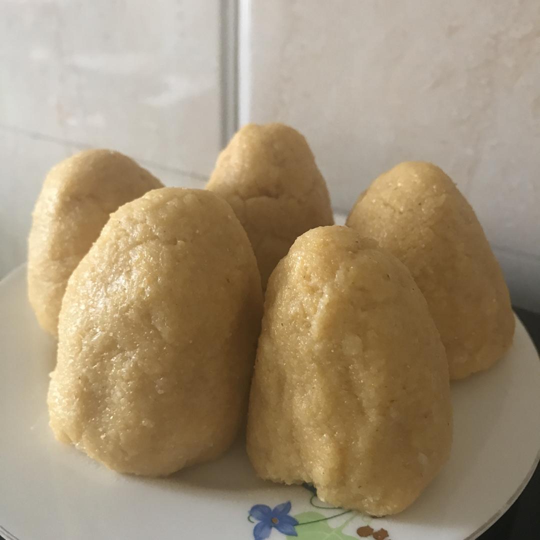 暖妈肉宝小一一做的豆渣窝窝头