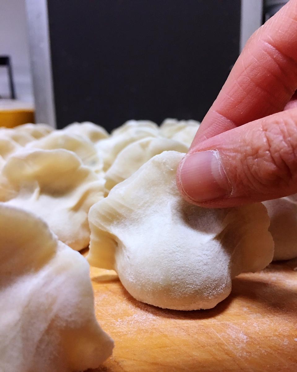 我很家常做的大肚饺子包法——后附视频 (胡萝卜牛肉馅儿)